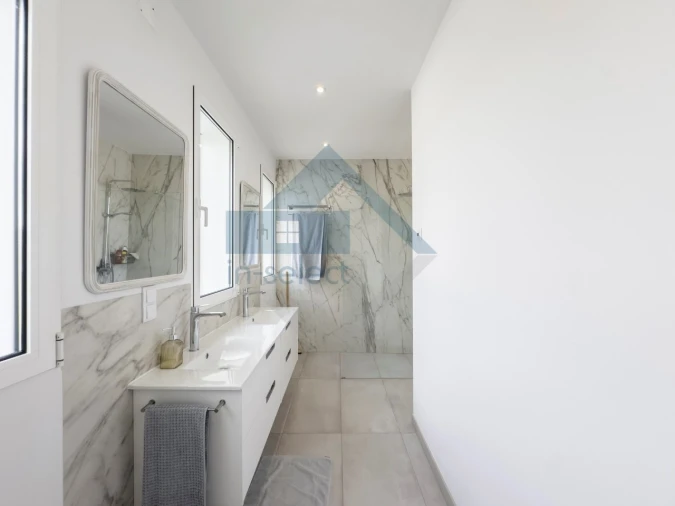 Moradia T3 para Venda em Santa Barbara de Nexe Foto 24