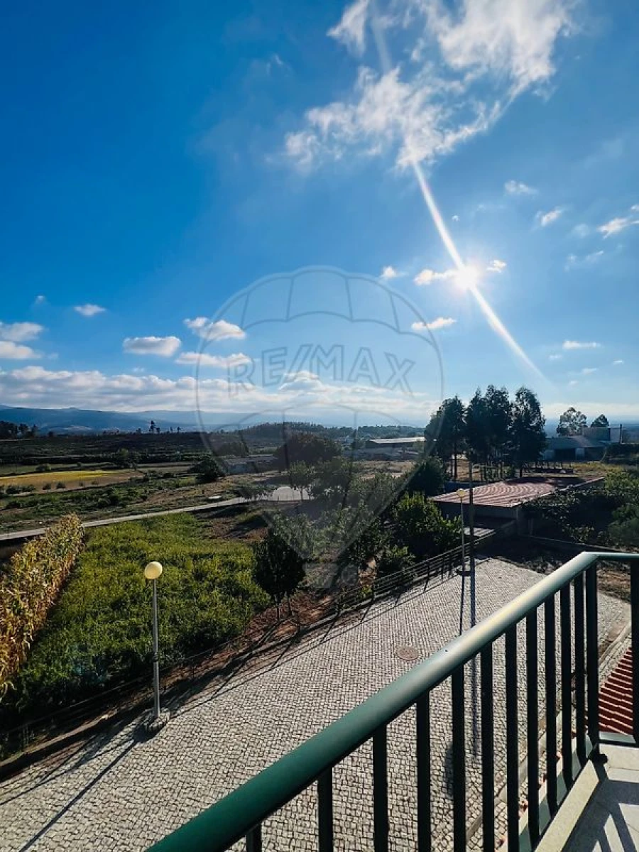 Moradia T3 para Venda em Nogueira do Cravo Foto 8