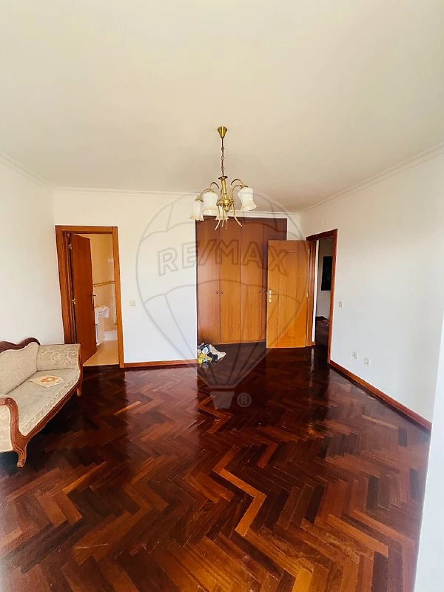 Moradia T3 para Venda em Nogueira do Cravo Foto 4