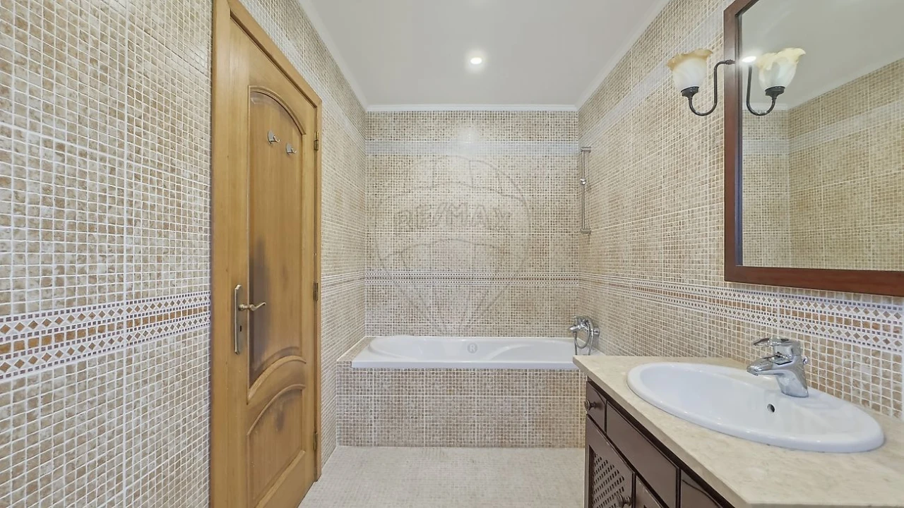 Moradia T6 para Venda em Azeitão (São Lourenço e São Simão) Foto 24