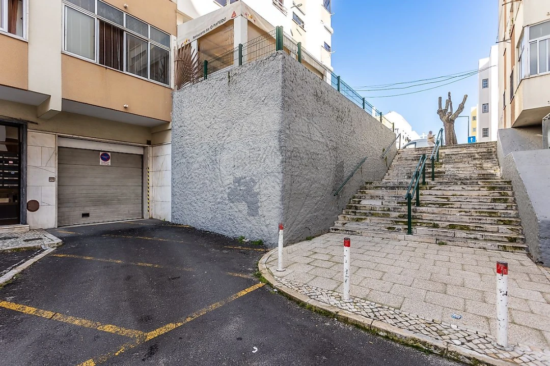 Garagem para Arrendamento em Sacavém e Prior Velho Foto 2
