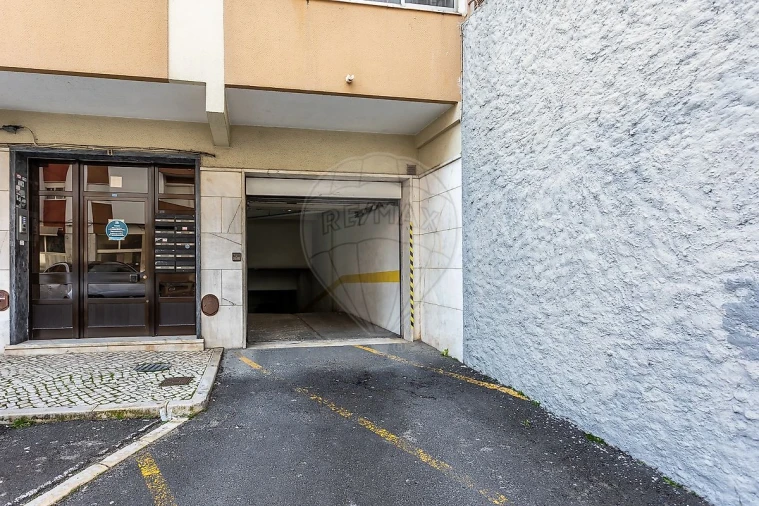 Garagem para Arrendamento em Sacavém e Prior Velho