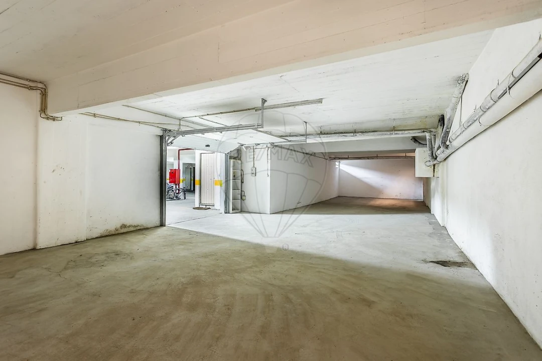 Garagem para Arrendamento em Sacavém e Prior Velho Foto 9