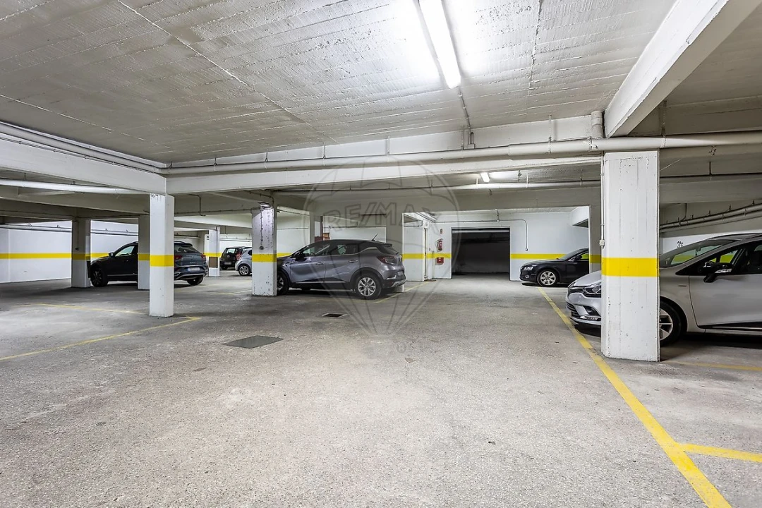 Garagem para Arrendamento em Sacavém e Prior Velho Foto 5