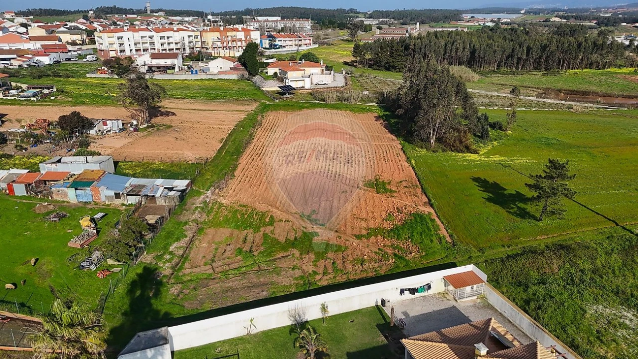 Terreno para Venda em Campelos e Outeiro da Cabeça Foto 1
