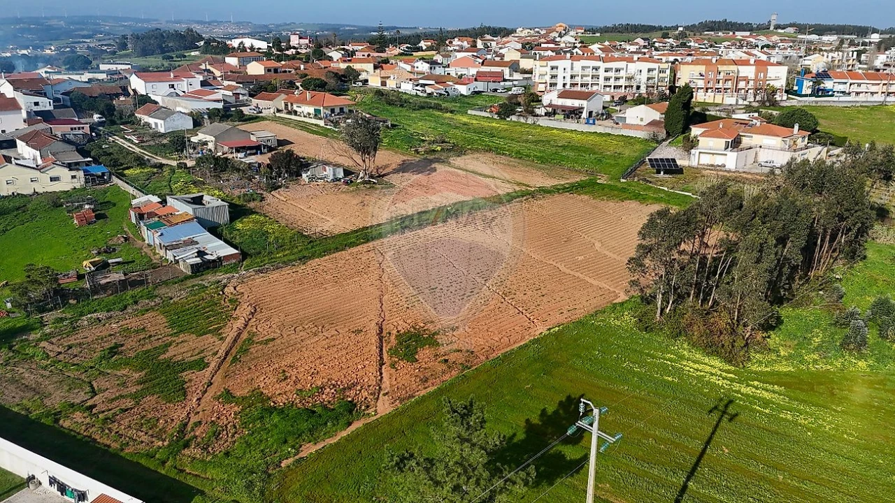 Terreno para Venda em Campelos e Outeiro da Cabeça Foto 2