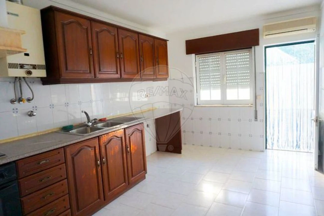 Apartamento T1 para Venda em Almeirim Foto 2