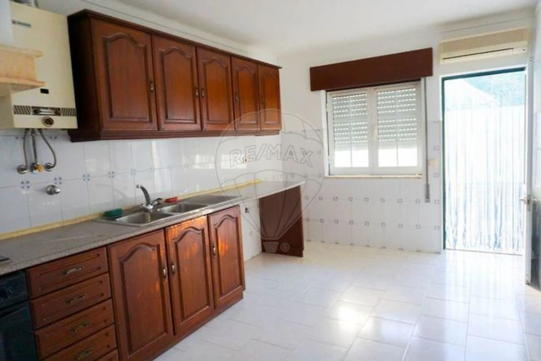 Apartamento T1 para Venda em Almeirim Foto 2