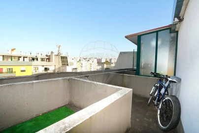 Apartamento T2 para Venda em Laranjeiro e Feijó