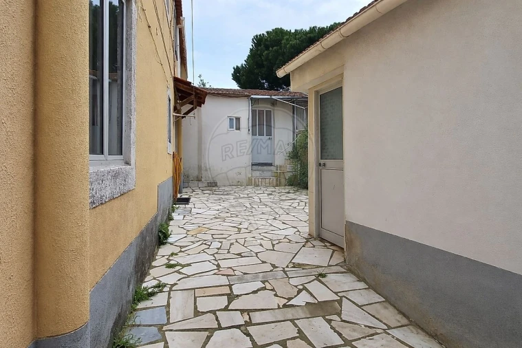 Moradia T6 para Venda em Barcarena Foto 4