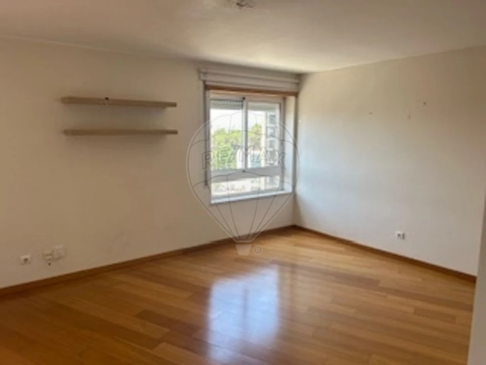 Apartamento T1 para Arrendamento em Lumiar Foto 6