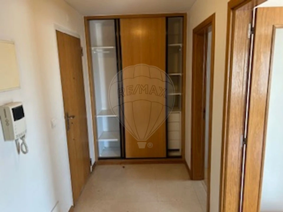 Apartamento T1 para Arrendamento em Lumiar Foto 3