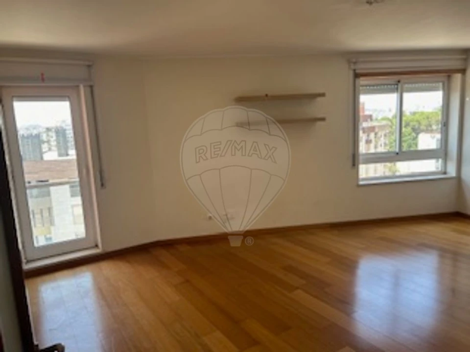 Apartamento T1 para Arrendamento em Lumiar Foto 4