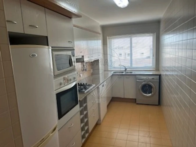 Apartamento T1 para Arrendamento em Lumiar Foto 7