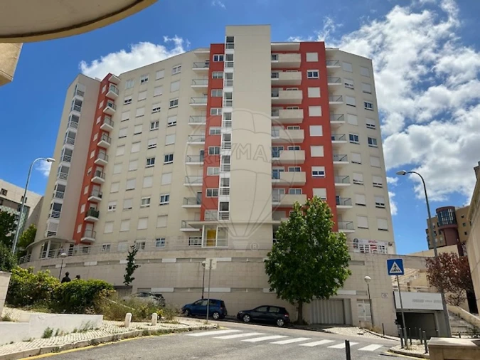 Apartamento T1 para Arrendamento em Lumiar Foto 2