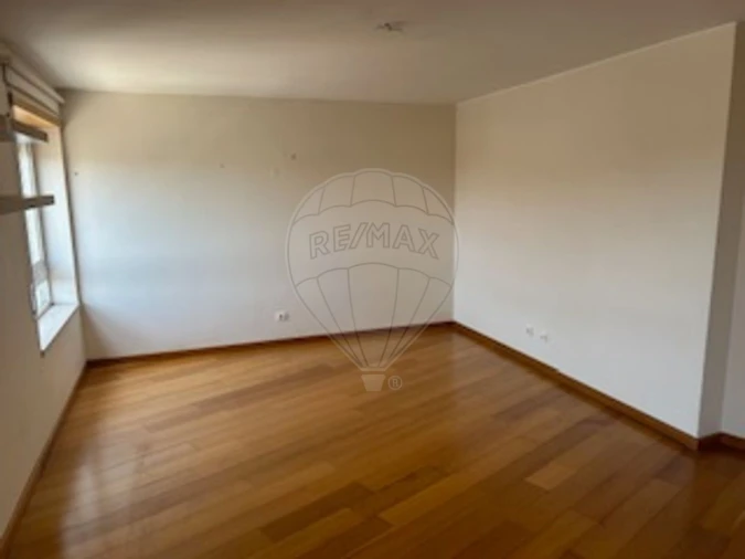 Apartamento T1 para Arrendamento em Lumiar Foto 8