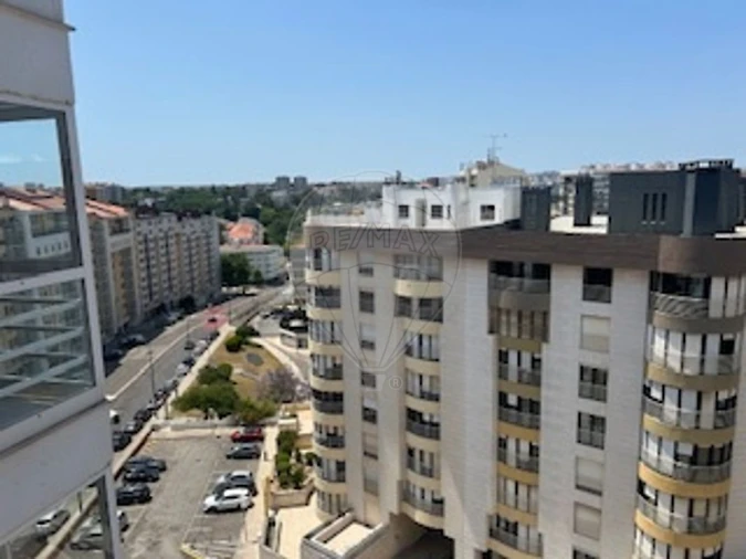 Apartamento T1 para Arrendamento em Lumiar Foto 10