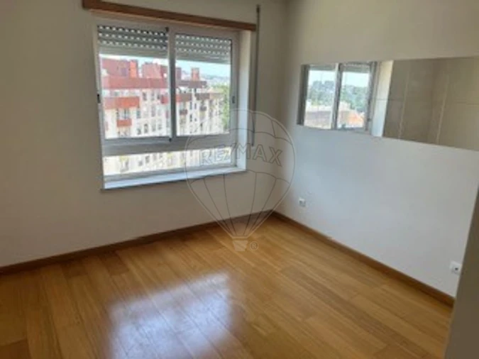Apartamento T1 para Arrendamento em Lumiar Foto 18
