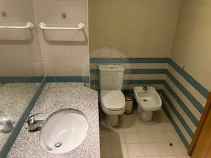 Apartamento T1 para Arrendamento em Lumiar Foto 14