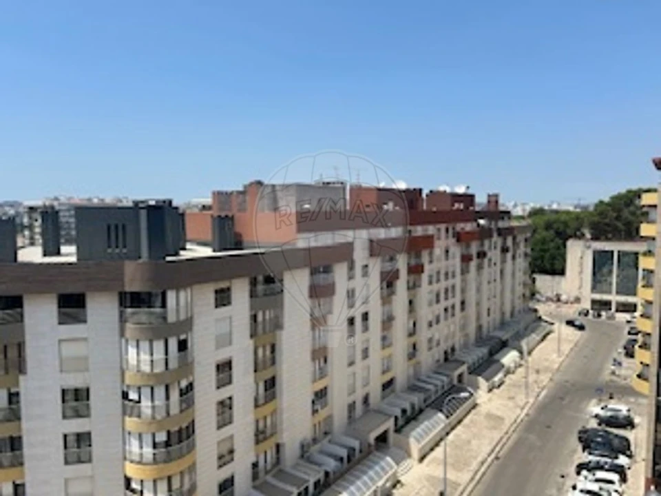 Apartamento T1 para Arrendamento em Lumiar Foto 9