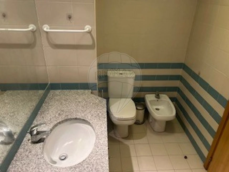 Apartamento T1 para Arrendamento em Lumiar Foto 14