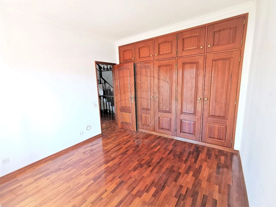 Moradia T3 para Venda em Carregado e Cadafais Foto 9