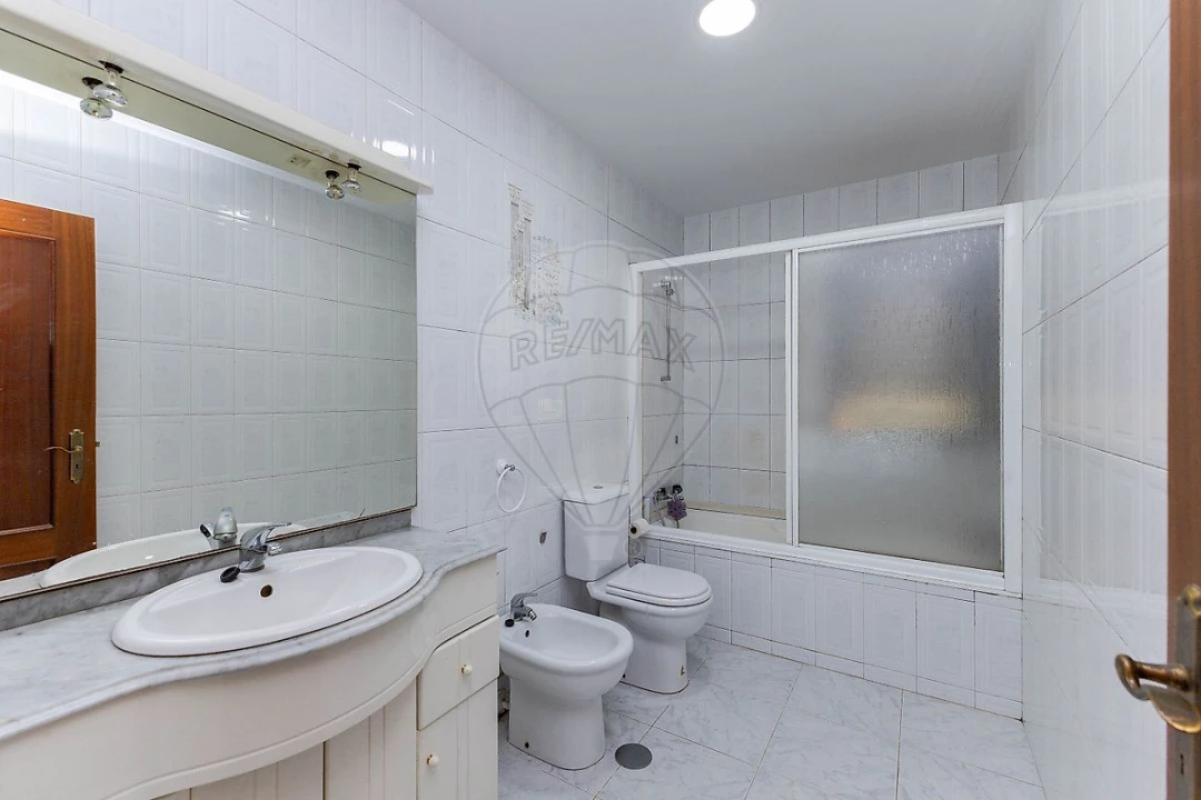 Apartamento T2 para Venda em Grijó e Sermonde Foto 9