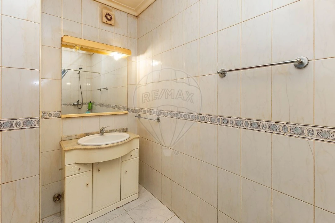 Apartamento T2 para Venda em Grijó e Sermonde Foto 10