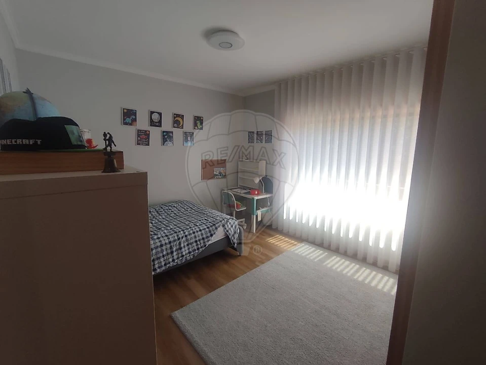 Apartamento T3 para Venda em Serzedo e Perosinho Foto 4
