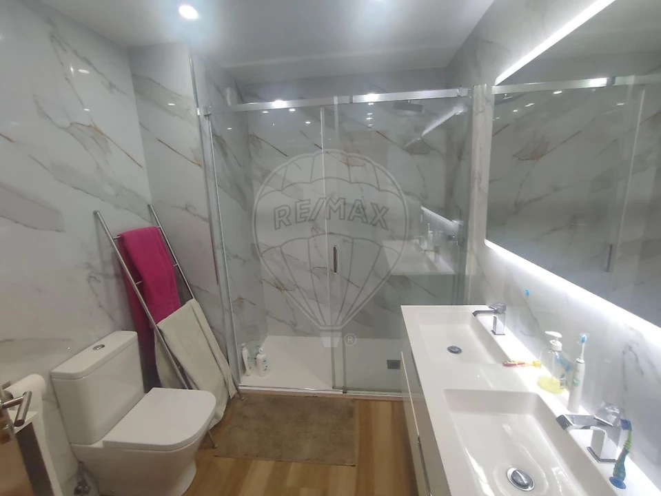 Apartamento T3 para Venda em Serzedo e Perosinho Foto 11