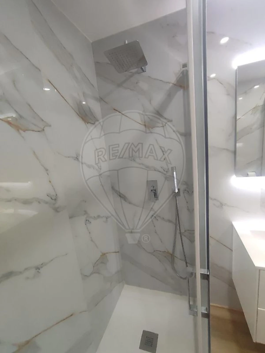 Apartamento T3 para Venda em Serzedo e Perosinho Foto 13