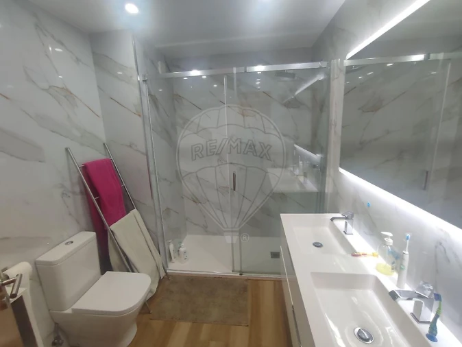 Apartamento T3 para Venda em Serzedo e Perosinho Foto 11