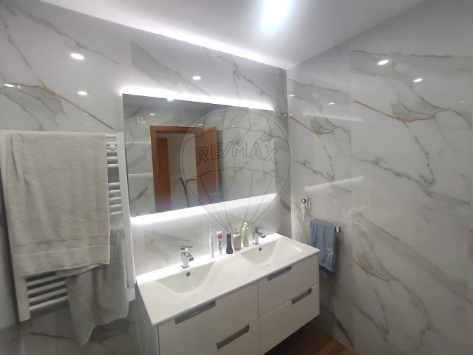 Apartamento T3 para Venda em Serzedo e Perosinho Foto 19