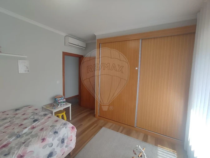 Apartamento T3 para Venda em Serzedo e Perosinho Foto 3