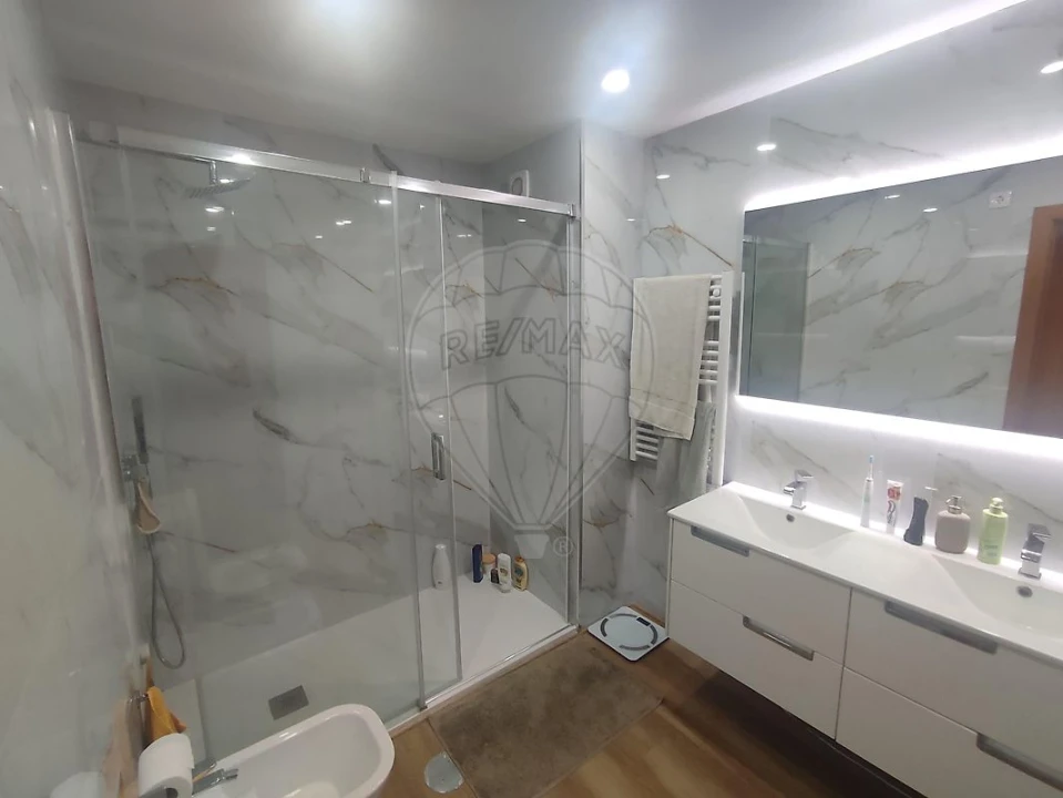 Apartamento T3 para Venda em Serzedo e Perosinho Foto 17