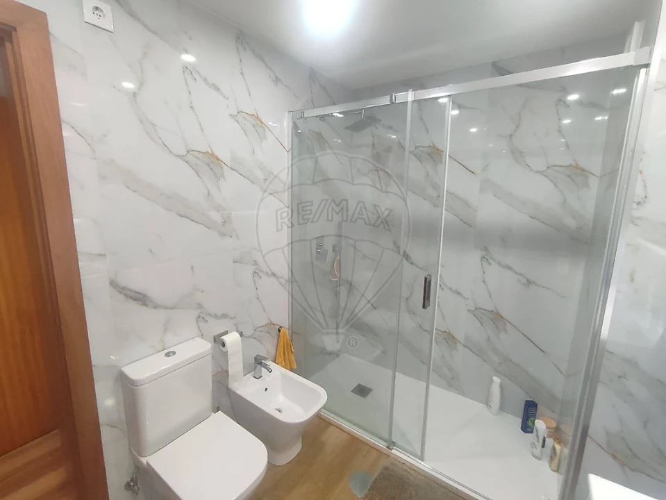 Apartamento T3 para Venda em Serzedo e Perosinho Foto 18