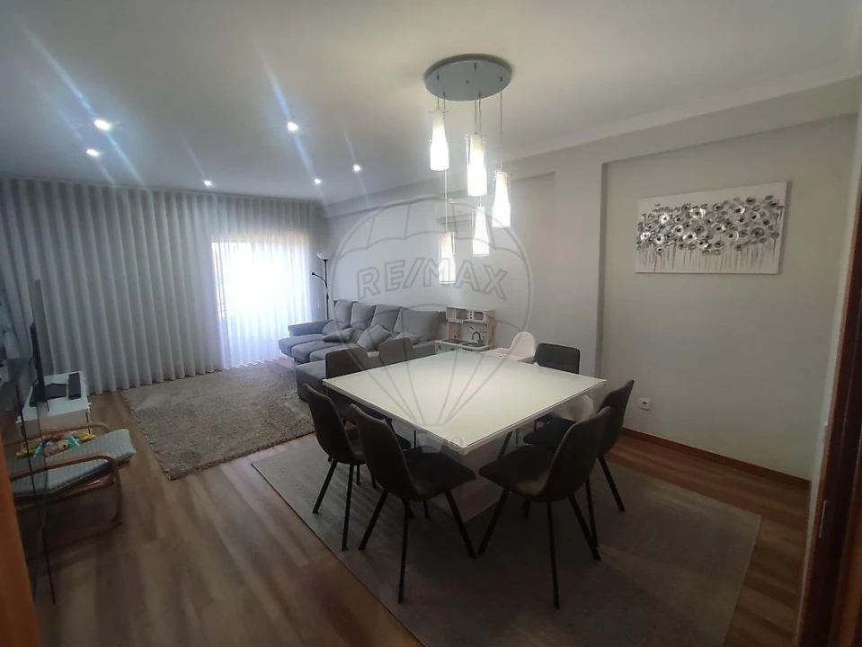 Apartamento T3 para Venda em Serzedo e Perosinho Foto 15