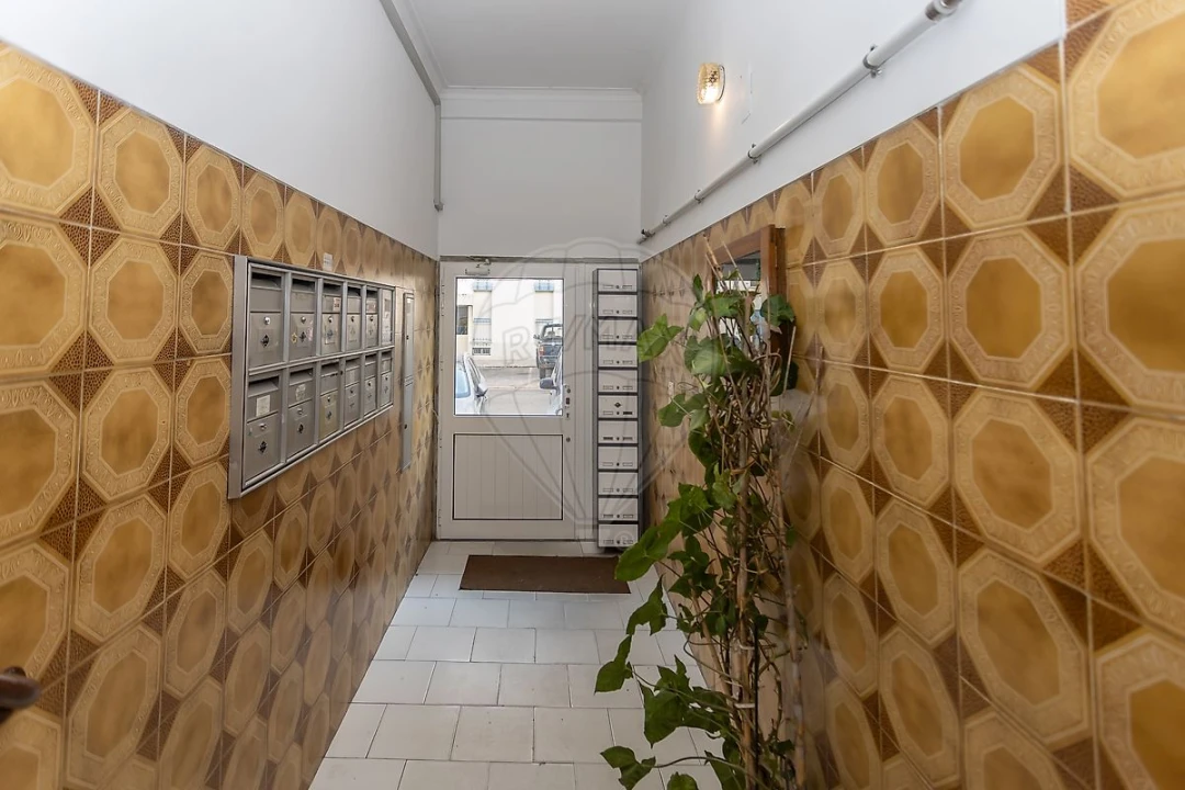 Apartamento T2 para Venda em Baixa da Banheira e Vale da Amoreira Foto 2