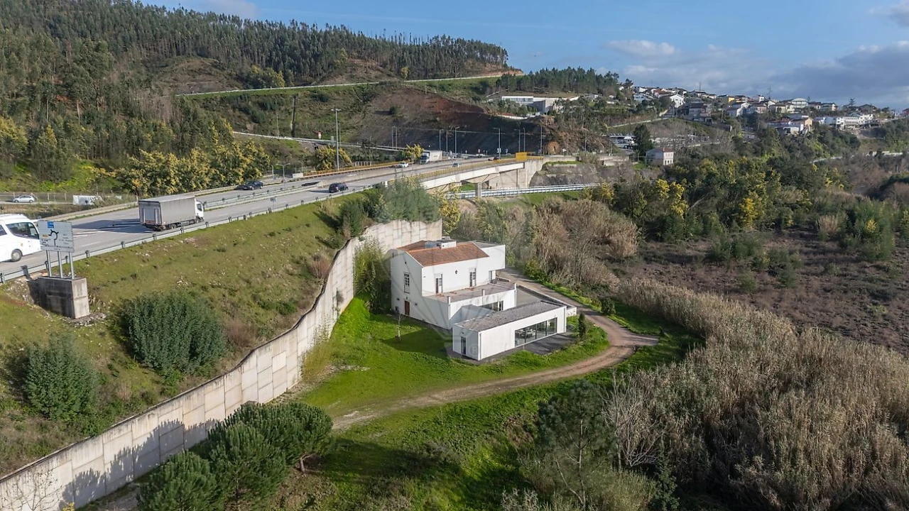 Moradia T4 para Venda em Ceira Foto 3