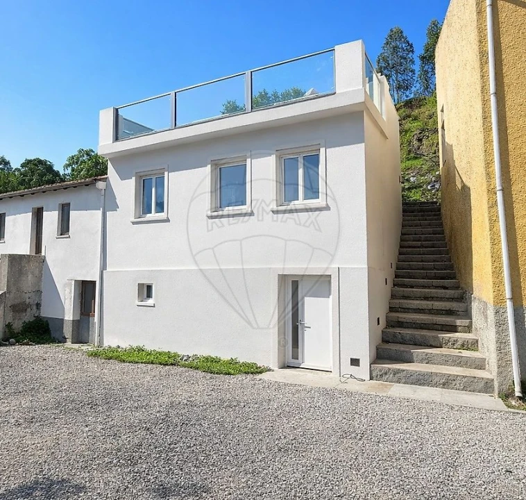 Moradia T3 para Venda em Arrifana Foto 1