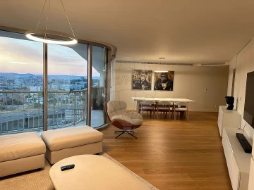 Apartamento T2 para Arrendamento em Campolide