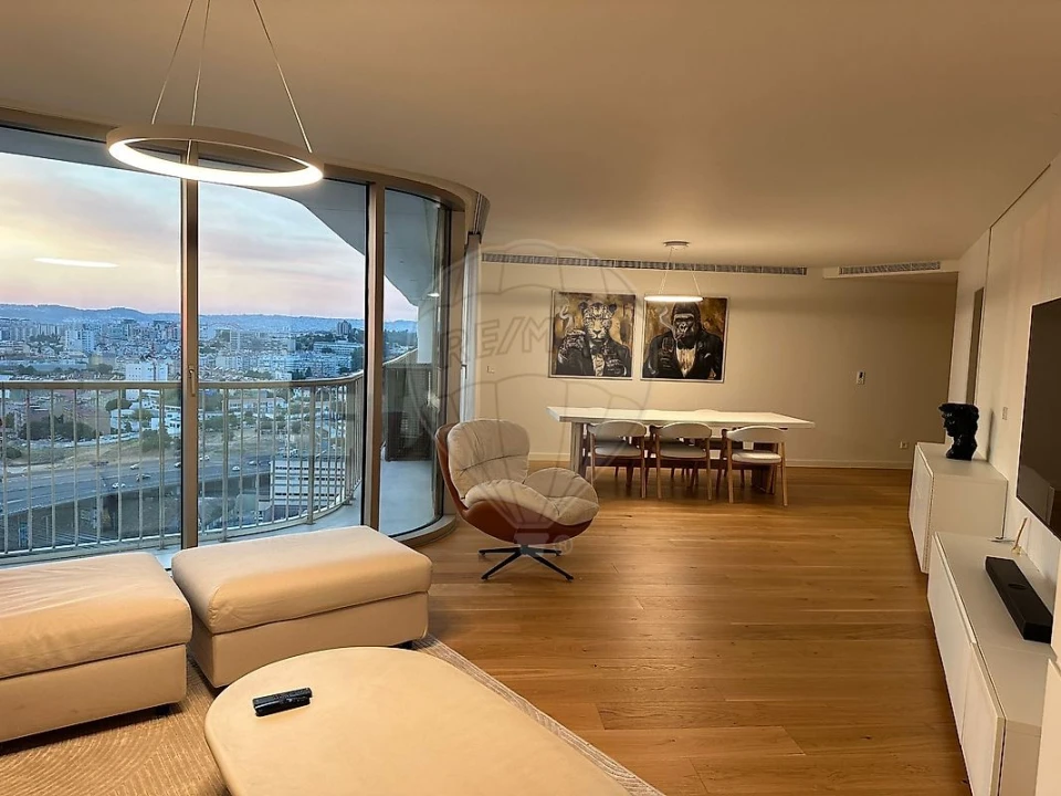 Apartamento T2 para Arrendamento em Campolide Foto 2