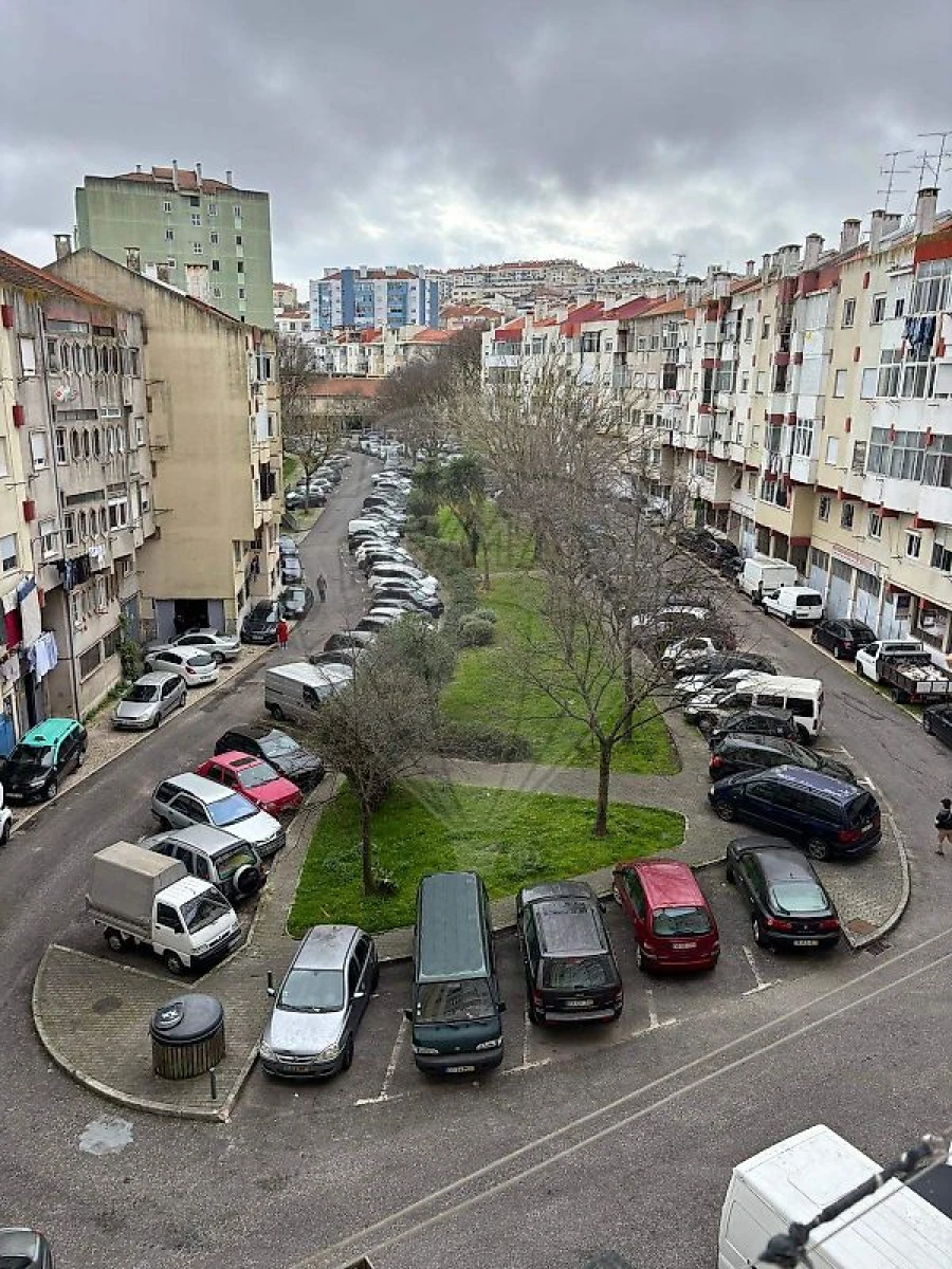 Apartamento T1 para Arrendamento em Venteira Foto 2