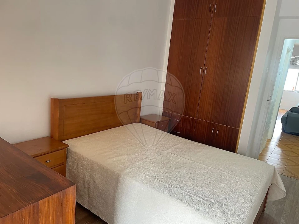 Apartamento T1 para Arrendamento em Venteira Foto 6