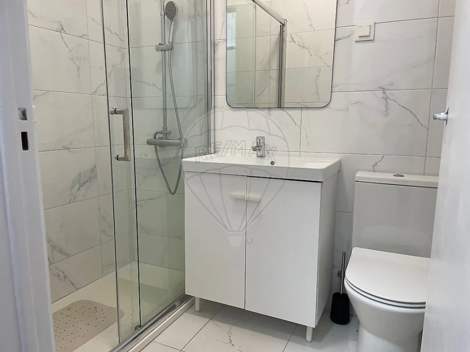 Apartamento T1 para Arrendamento em Venteira Foto 8