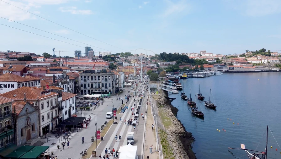 Prédio para Venda em Santa Marinha e São Pedro da Afurada Foto 9