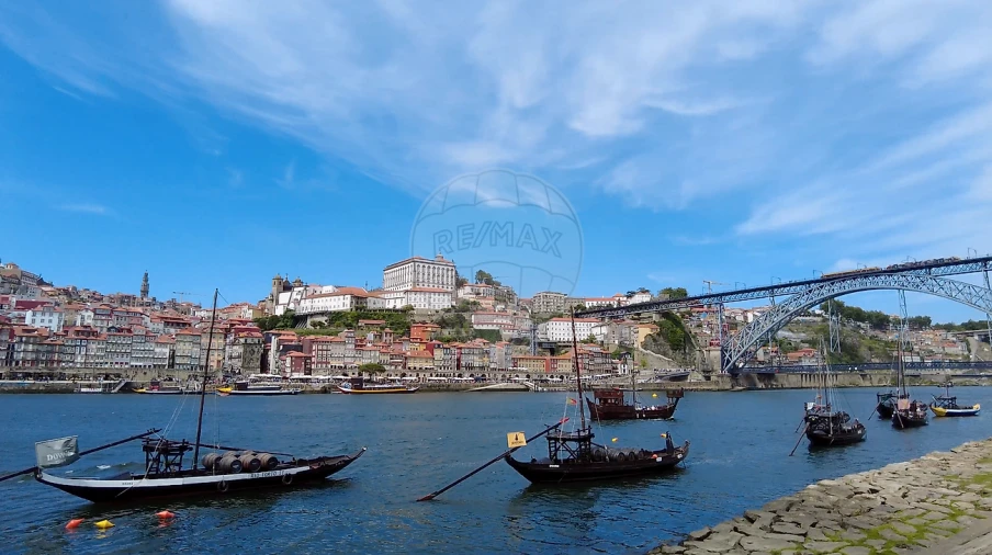 Prédio para Venda em Santa Marinha e São Pedro da Afurada Foto 8