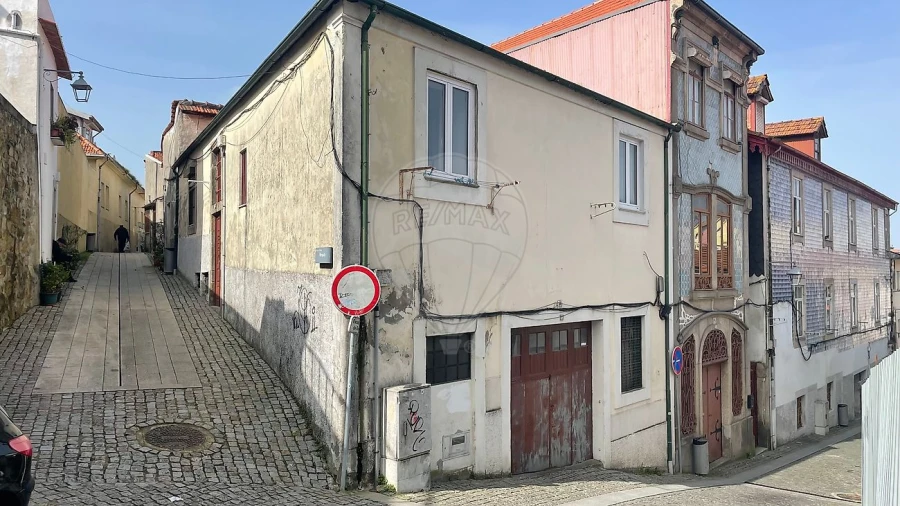 Prédio para Venda em Santa Marinha e São Pedro da Afurada Foto 2