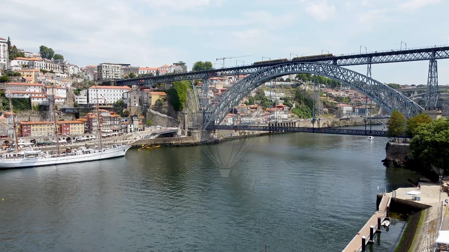 Prédio para Venda em Santa Marinha e São Pedro da Afurada