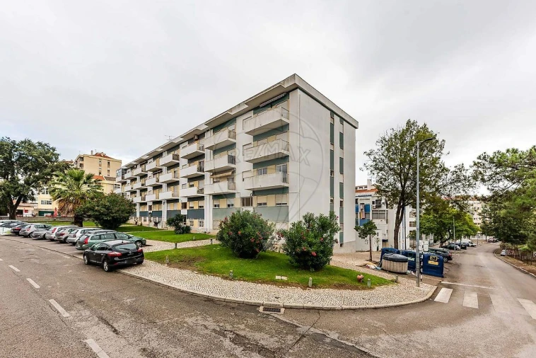 Apartamento T3 para Venda em Corroios Foto 32